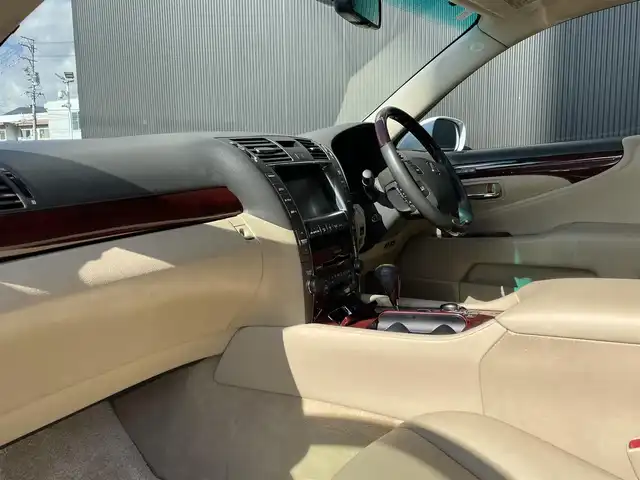 レクサス ＬＳ 460 バージョンS Iパッケージ 長野県 2006(平18)年 9.2万km ホワイトパールクリスタルシャイン LEXUSプレミアムサウンドシステム/　イージークローザー/　バックカメラ/　ETC/　エンジンスターター/　メモリ付きパワーシート/　シートヒーター/シートクーラー/　純正HDDナビ（FM/AM/CD/DVD/MD）/　クルコン/　オートライト/　オートホールド/　プッシュスタート/　ステアリングスイッチ/　パワーバックドア/　防眩ミラー
