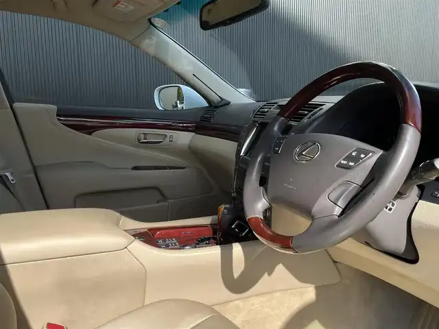 レクサス ＬＳ 460 バージョンS Iパッケージ 長野県 2006(平18)年 9.2万km ホワイトパールクリスタルシャイン LEXUSプレミアムサウンドシステム/　イージークローザー/　バックカメラ/　ETC/　エンジンスターター/　メモリ付きパワーシート/　シートヒーター/シートクーラー/　純正HDDナビ（FM/AM/CD/DVD/MD）/　クルコン/　オートライト/　オートホールド/　プッシュスタート/　ステアリングスイッチ/　パワーバックドア/　防眩ミラー