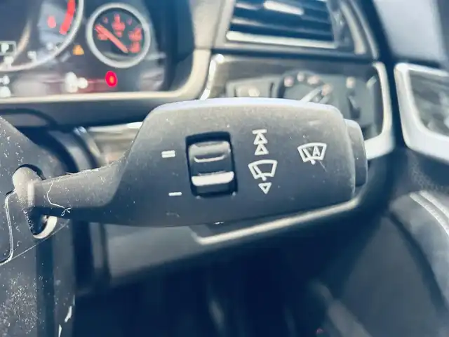 ＢＭＷ ５２３ｄ Mスポーツ 大阪府 2015(平27)年 6.1万km 白 ACC/純正ナビ/TV/バックカメラ/USB/AUX/Bluetooth/純正18インチAW/HIDヘッドライト/クリアランスソナー/パドルシフト/スマートキー/パワーシート/Dシートメモリ/ETC