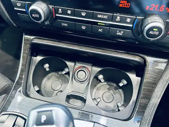 ＢＭＷ ５２３ｄ Mスポーツ 大阪府 2015(平27)年 6.1万km 白 ACC/純正ナビ/TV/バックカメラ/USB/AUX/Bluetooth/純正18インチAW/HIDヘッドライト/クリアランスソナー/パドルシフト/スマートキー/パワーシート/Dシートメモリ/ETC