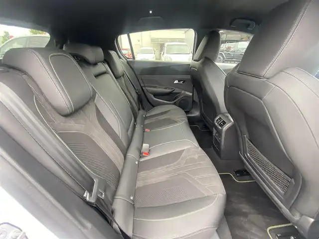 プジョー プジョー ３０８ GT ブルーHDi 福岡県 2024(令6)年 0.4万km 白 ・1オーナー/・アクティブクルーズコントロール/・純正HDDナビ/USB/Bluetooth/AppleCarPlay/・全方位カメラ/・ハーフレザーシート/シートヒーター/・社外ETC/・純正18AW/・プッシュスタート/・パーキングアシスト/・アイドリングストップ/・スマートキー/・パワーシート/・レーンキープアシスト/・オートライト/・LEDライト