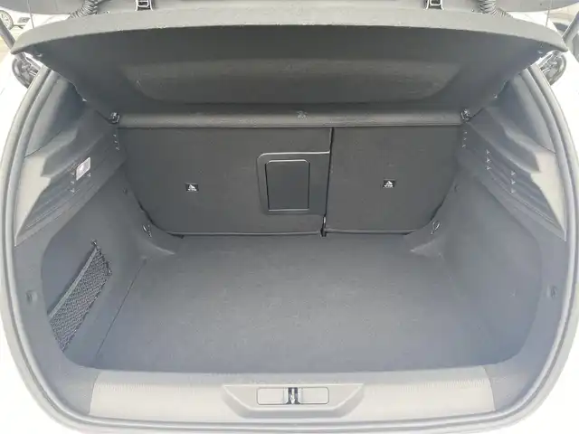 プジョー プジョー ３０８ GT ブルーHDi 福岡県 2024(令6)年 0.4万km 白 ・1オーナー/・アクティブクルーズコントロール/・純正HDDナビ/USB/Bluetooth/AppleCarPlay/・全方位カメラ/・ハーフレザーシート/シートヒーター/・社外ETC/・純正18AW/・プッシュスタート/・パーキングアシスト/・アイドリングストップ/・スマートキー/・パワーシート/・レーンキープアシスト/・オートライト/・LEDライト