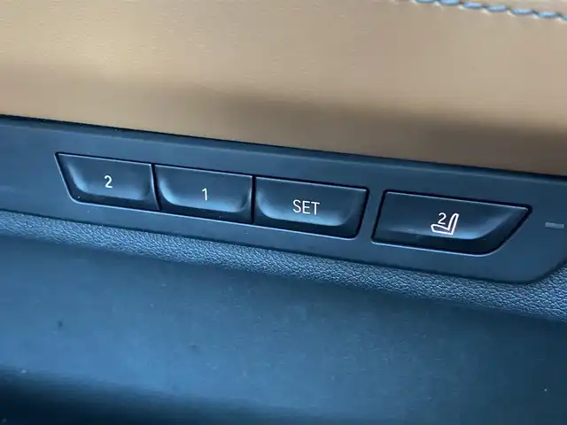 ＢＭＷ ７４０ｄ xDrive Mスポーツ 福岡県 2019(令1)年 3.9万km ミネラルホワイト 禁煙車/サンルーフ/純正ナビ/（CD/DVD/Apple Car Play/Bluetooth/USB/フルセグTV)/全方位カメラ/harman/kardon/ルームミラー内蔵型ETC/インテリジェントセーフティ/・歩行者警告および自動ブレーキ/・衝突警告および自動ブレーキ/・レーンキープアシスト/アクティブクルーズコントロール/ヘッドアップディスプレイ/エアサス/ブラウン本革シート/全席シートヒーター/前席シートベンチレーション/前席パワーシート/パワートランク/ワイヤレス充電/LEDヘッドライト/スマートキー×２