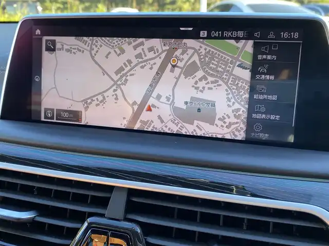 ＢＭＷ ７４０ｄ xDrive Mスポーツ 福岡県 2019(令1)年 3.9万km ミネラルホワイト 禁煙車/サンルーフ/純正ナビ/（CD/DVD/Apple Car Play/Bluetooth/USB/フルセグTV)/全方位カメラ/harman/kardon/ルームミラー内蔵型ETC/インテリジェントセーフティ/・歩行者警告および自動ブレーキ/・衝突警告および自動ブレーキ/・レーンキープアシスト/アクティブクルーズコントロール/ヘッドアップディスプレイ/エアサス/ブラウン本革シート/全席シートヒーター/前席シートベンチレーション/前席パワーシート/パワートランク/ワイヤレス充電/LEDヘッドライト/スマートキー×２