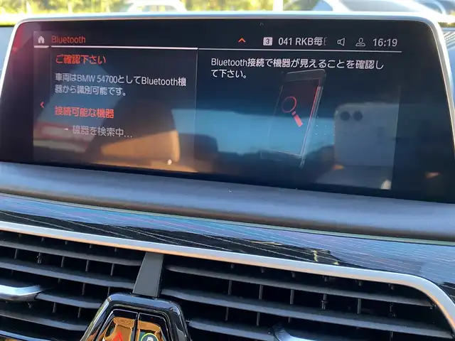 ＢＭＷ ７４０ｄ xDrive Mスポーツ 福岡県 2019(令1)年 3.9万km ミネラルホワイト 禁煙車/サンルーフ/純正ナビ/（CD/DVD/Apple Car Play/Bluetooth/USB/フルセグTV)/全方位カメラ/harman/kardon/ルームミラー内蔵型ETC/インテリジェントセーフティ/・歩行者警告および自動ブレーキ/・衝突警告および自動ブレーキ/・レーンキープアシスト/アクティブクルーズコントロール/ヘッドアップディスプレイ/エアサス/ブラウン本革シート/全席シートヒーター/前席シートベンチレーション/前席パワーシート/パワートランク/ワイヤレス充電/LEDヘッドライト/スマートキー×２