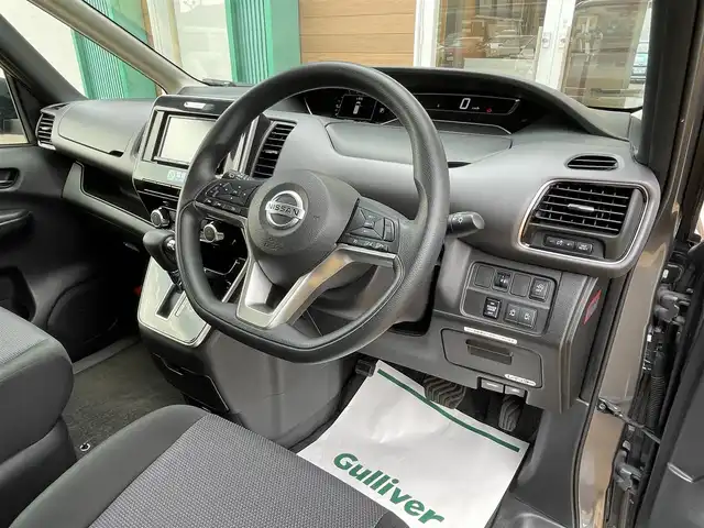 日産 セレナ X V 宮崎県 2022(令4)年 7.1万km ダークメタルグレー 寒冷地仕様/社外ナビ/アラウンドビューモニター　/Ｂｌｕｅｔｏｏｔｈ　/両側パワースライドドア　/オートライト　/ＥＴＣ　/スマートキー