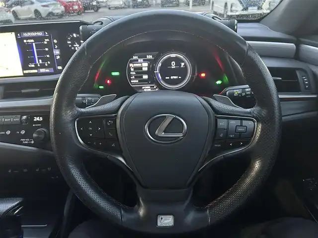 レクサス ＥＳ 300h Fスポーツ 岡山県 2019(平31)年 8.8万km グラファイトブラックガラスフレーク 登録時走行距離87961km/サンルーフ/純正12.3インチナビ/（AM.FM.BT.MiraCast）/バックカメラ/レクサスセーフティシステム/・オートマチックハイビーム/・プリクラッシュセーフティ/・レーンディパーチャアラート/・レーダークルーズコントロール/前席シートヒーター/ベンチレーション/前席パワーシート/ステアリングヒーター/ブラインドスポットモニター/ドライブレコーダー/ビルトインETC2.0/電動リアサンシェード/赤革シート/電子パーキングシステム