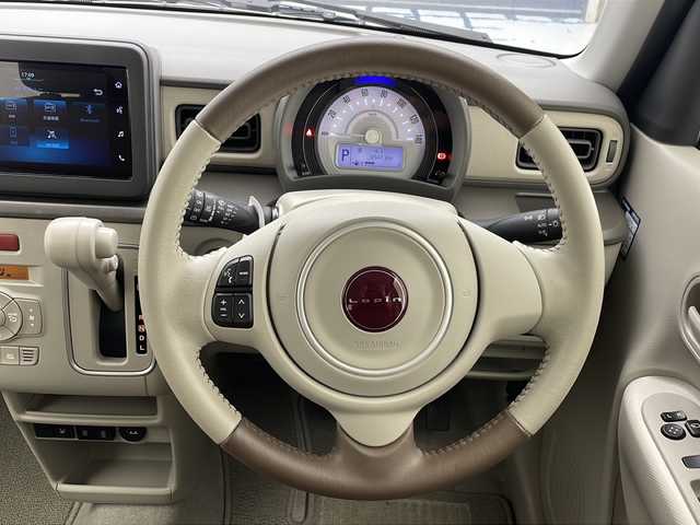 スズキ ラパン ＬＣ L 沖縄県 2023(令5)年 0.7万km テラコッタピンクメタリック 純正ディスプレイオーディオ/　（Bluetooth/USB/AM/FM）/バックカメラ/衝突被害軽減システム/コーナーセンサー/アイドリングストップ/ハーフレザーシート/シートヒーター/純正フロアマット/スマートキー/プッシュスタート/LEDヘッドライト/オートライト