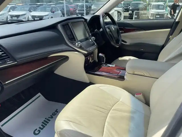 トヨタ クラウン マジェスタ 静岡県 2013(平25)年 11.9万km ホワイトパールクリスタルシャイン メーカーナビ/フルセグ/CD/DVD/Bluetooth/バックカメラ/プリクラッシュセーフティ/レーダークルーズコントロール/オートハイビーム/ヘッドライトウォッシャー/全ドアイージークローザー/スマートキー/革調シートカバー/純正18インチアルミ/前席シートヒーター/前席パワーシート/ハンドルヒーター/ドライブレコーダー/BSM/ビルトインETC/サマータイヤ24年製[LE MANS V+]/トヨタ記録簿H26/27/28/30/R2/4/5年有り