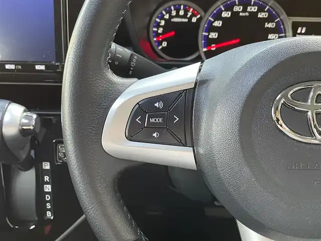 トヨタ ルーミー カスタムG 埼玉県 2019(令1)年 6.4万km パールホワイトⅢ 1オーナー/純正9インチナビ/フルセグ・CD・DVD・BT/Bカメラ/PCS/TRC/アイドリングストップ/クルコン(追従なし)/コーナーセンサー/シートヒーター(D/N席)/ETC/LEDヘッドライト/オートライト/オートハイビーム/フォグランプ/両側パワースライドドア/純正前ドラレコ/社外AW(165/65/R14・スタッドレス付き)/スマートキー2本/保証書/取扱説明書