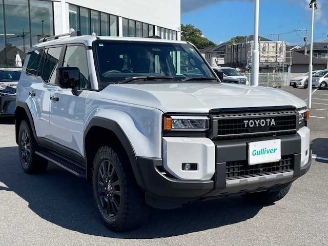 トヨタ ランドクルーザー ２５０ VX 長崎県 2024(令6)年 1.3万km プラチナホワイトパールマイカ ワンオーナー/純正12.3インチディスプレイオーディオ/ナビ/フルセグTV/BT/USB/HDMI/パノラミックビューモニター/サンルーフ/トヨタセーフティセンス/レーダークルーズコントロール/本革シート/D席パワーシート/前席シートヒーター/エアーシート/デジタルインナーミラー/ブラインドスポットモニター/パワーバックドア/ステアリングヒーター/LEDヘッドライト/オートマチックハイビーム/ビルトインETC2.0
