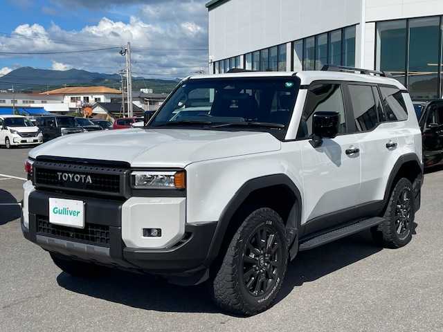 トヨタ ランドクルーザー ２５０ VX 長崎県 2024(令6)年 1.3万km プラチナホワイトパールマイカ ワンオーナー/純正12.3インチディスプレイオーディオ/ナビ/フルセグTV/BT/USB/HDMI/パノラミックビューモニター/サンルーフ/トヨタセーフティセンス/レーダークルーズコントロール/本革シート/D席パワーシート/前席シートヒーター/エアーシート/デジタルインナーミラー/ブラインドスポットモニター/パワーバックドア/ステアリングヒーター/LEDヘッドライト/オートマチックハイビーム/ビルトインETC2.0