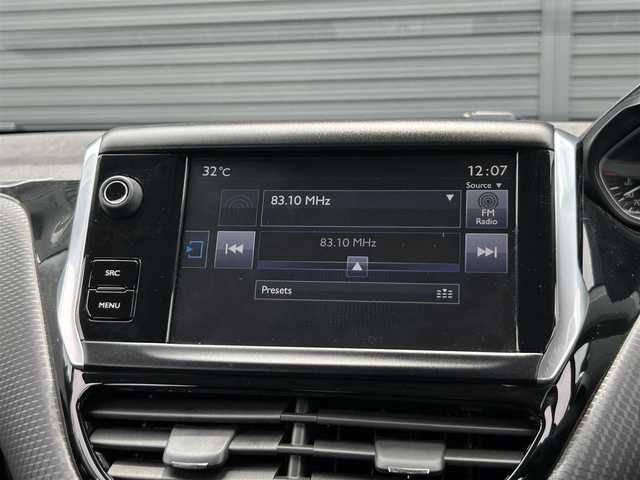 プジョー ２０８ アリュール 茨城県 2017(平29)年 4万km ブルーアンクル ワンオーナー　/アクティブセーフティブレーキ　　/純正ナビ　/１２セグ　/ＢＴ　/ＵＳＢ　/Ｂカメラ　/コーナーセンサー　/ＥＴＣ　/リモコンキー　/オートライト　/前後ドライブレコーダー　/純正１６ｉｎＡＷ　/禁煙車