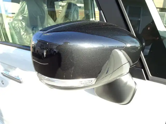 スズキ スペーシア カスタム HYBRID XS ターボ 千葉県 2025(令7)年 0.1千km ピュアホワイトパール/ブラック2トーン 【届出済未使用車】/【ピュアホワイトP/ブラック2トーン（C2H）】/LEDヘッドライト/LEDフォグランプ/パドルシフト/パワーモード/ヘッドアップディスプレイ/スズキセーティサポート/両側パワースライドドア/ハーフレザーシート/シートヒーター/純正15インチAW/アダプティブクルーズコントロール/プッシュスタート/スマートキー2本/プレミアムUV/IRカットガラス/サイド/カーテンエアバッグ/保証書/取扱説明書/