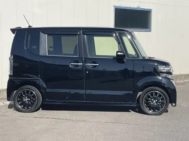 ホンダ Ｎ ＢＯＸ カスタム ターボ SSブラックSパッケージ 福島県 2017(平29)年 9.2万km クリスタルブラックパール (株)IDOMが運営する【じしゃロン福島店】の自社ローン専用車両になります。こちらは現金またはオートローンご利用時の価格です。自社ローンご希望の方は別途その旨お申付け下さい/純正ナビ（AM/FM/CD/iPod/SD/BT)/ワンセグテレビ/バックカメラ/両側パワースライドドア/ETC/クルーズコントロール/シートヒーター/ステアリングスイッチ/パドルシフト/ハーフレザーシート/純正15インチアルミ/純正マット/バイザー/衝突被害軽減ブレーキ/横滑り防止装置