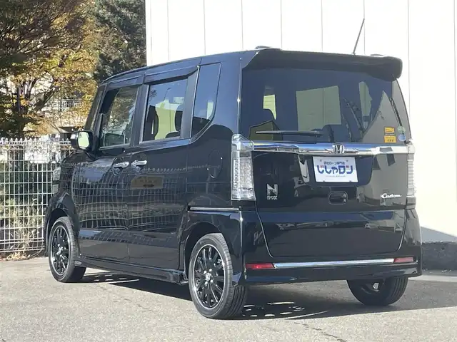 ホンダ Ｎ ＢＯＸ カスタム ターボ SSブラックSパッケージ 福島県 2017(平29)年 9.2万km クリスタルブラックパール (株)IDOMが運営する【じしゃロン福島店】の自社ローン専用車両になります。こちらは現金またはオートローンご利用時の価格です。自社ローンご希望の方は別途その旨お申付け下さい/純正ナビ（AM/FM/CD/iPod/SD/BT)/ワンセグテレビ/バックカメラ/両側パワースライドドア/ETC/クルーズコントロール/シートヒーター/ステアリングスイッチ/パドルシフト/ハーフレザーシート/純正15インチアルミ/純正マット/バイザー/衝突被害軽減ブレーキ/横滑り防止装置