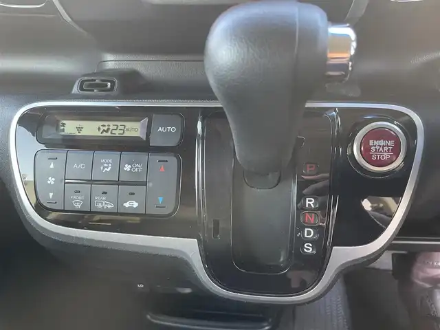 ホンダ Ｎ ＢＯＸ カスタム ターボ SSブラックSパッケージ 福島県 2017(平29)年 9.2万km クリスタルブラックパール (株)IDOMが運営する【じしゃロン福島店】の自社ローン専用車両になります。こちらは現金またはオートローンご利用時の価格です。自社ローンご希望の方は別途その旨お申付け下さい/純正ナビ（AM/FM/CD/iPod/SD/BT)/ワンセグテレビ/バックカメラ/両側パワースライドドア/ETC/クルーズコントロール/シートヒーター/ステアリングスイッチ/パドルシフト/ハーフレザーシート/純正15インチアルミ/純正マット/バイザー/衝突被害軽減ブレーキ/横滑り防止装置