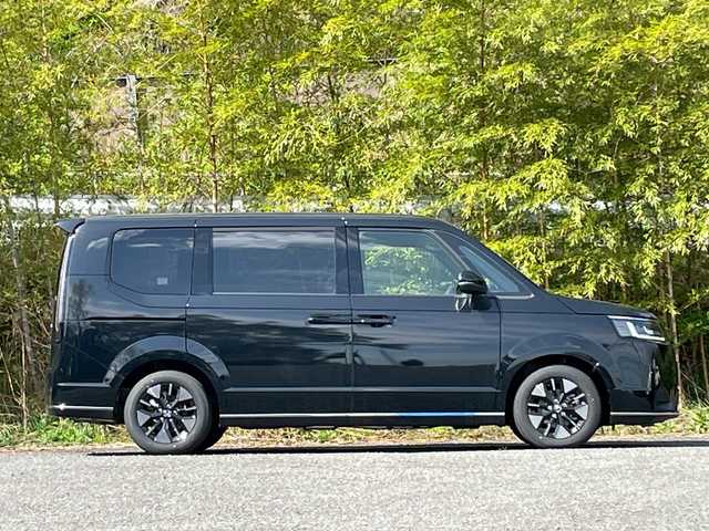 ホンダ ステップワゴン スパーダ eHEV 大分県 2023(令5)年 1.3万km 黒 純正16インチアルミホイール/純正LEDヘッドライト/オートライト
