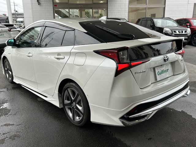 トヨタ プリウス A ツーリングセレクション 京都府 2020(令2)年 1.6万km ホワイトパールクリスタルシャイン モデリスタフルエアロ /ワンオーナー　/純正ディーラーＯＰＳＤナビ　/フルセグＴＶ　/革シート　/トヨタセーフティセンス　/バックカメラ　/前後コーナーセンサー　/LEDライト　/クルーズコントロール　/D席パワーシート/スマートキー/純正AW17インチ/前方純正ドライブレコーダー/ウィンカーミラー/アイドリングストップ/純正ビルトインETC/ワイヤレス充電/BSM/HUD