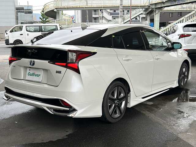 トヨタ プリウス A ツーリングセレクション 京都府 2020(令2)年 1.6万km ホワイトパールクリスタルシャイン モデリスタフルエアロ /ワンオーナー　/純正ディーラーＯＰＳＤナビ　/フルセグＴＶ　/革シート　/トヨタセーフティセンス　/バックカメラ　/前後コーナーセンサー　/LEDライト　/クルーズコントロール　/D席パワーシート/スマートキー/純正AW17インチ/前方純正ドライブレコーダー/ウィンカーミラー/アイドリングストップ/純正ビルトインETC/ワイヤレス充電/BSM/HUD
