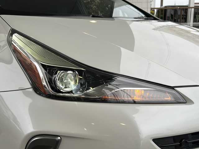 トヨタ プリウス A ツーリングセレクション 京都府 2020(令2)年 1.6万km ホワイトパールクリスタルシャイン モデリスタフルエアロ /ワンオーナー　/純正ディーラーＯＰＳＤナビ　/フルセグＴＶ　/革シート　/トヨタセーフティセンス　/バックカメラ　/前後コーナーセンサー　/LEDライト　/クルーズコントロール　/D席パワーシート/スマートキー/純正AW17インチ/前方純正ドライブレコーダー/ウィンカーミラー/アイドリングストップ/純正ビルトインETC/ワイヤレス充電/BSM/HUD
