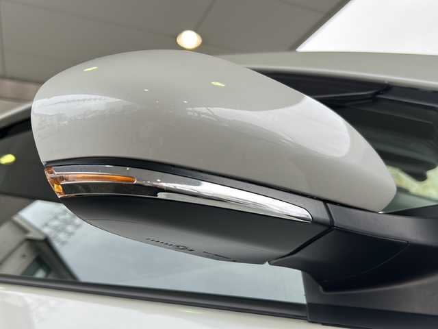 トヨタ プリウス A ツーリングセレクション 京都府 2020(令2)年 1.6万km ホワイトパールクリスタルシャイン モデリスタフルエアロ /ワンオーナー　/純正ディーラーＯＰＳＤナビ　/フルセグＴＶ　/革シート　/トヨタセーフティセンス　/バックカメラ　/前後コーナーセンサー　/LEDライト　/クルーズコントロール　/D席パワーシート/スマートキー/純正AW17インチ/前方純正ドライブレコーダー/ウィンカーミラー/アイドリングストップ/純正ビルトインETC/ワイヤレス充電/BSM/HUD