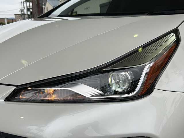 トヨタ プリウス A ツーリングセレクション 京都府 2020(令2)年 1.6万km ホワイトパールクリスタルシャイン モデリスタフルエアロ /ワンオーナー　/純正ディーラーＯＰＳＤナビ　/フルセグＴＶ　/革シート　/トヨタセーフティセンス　/バックカメラ　/前後コーナーセンサー　/LEDライト　/クルーズコントロール　/D席パワーシート/スマートキー/純正AW17インチ/前方純正ドライブレコーダー/ウィンカーミラー/アイドリングストップ/純正ビルトインETC/ワイヤレス充電/BSM/HUD