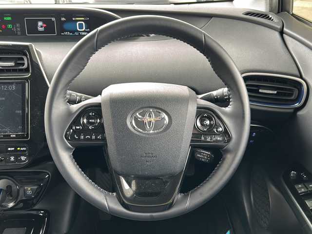 トヨタ プリウス A ツーリングセレクション 京都府 2020(令2)年 1.6万km ホワイトパールクリスタルシャイン モデリスタフルエアロ /ワンオーナー　/純正ディーラーＯＰＳＤナビ　/フルセグＴＶ　/革シート　/トヨタセーフティセンス　/バックカメラ　/前後コーナーセンサー　/LEDライト　/クルーズコントロール　/D席パワーシート/スマートキー/純正AW17インチ/前方純正ドライブレコーダー/ウィンカーミラー/アイドリングストップ/純正ビルトインETC/ワイヤレス充電/BSM/HUD