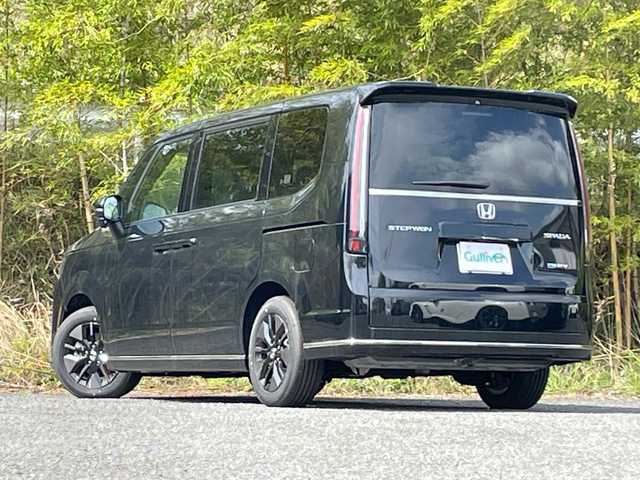 ホンダ ステップワゴン スパーダ eHEV 大分県 2024(令6)年 0.1万km未満 黒 登録済み未使用車/純正16インチアルミホイール/純正LEDヘッドライト/オートライト/電動リアゲート