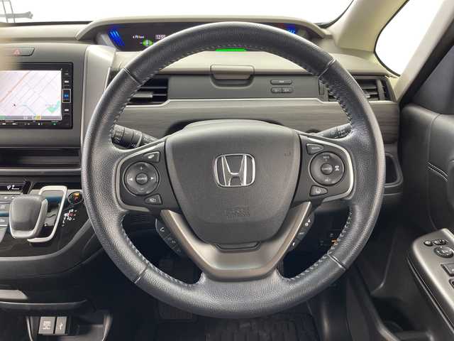 ホンダ フリード＋ ハイブリット G ホンダセンシング 岐阜県 2020(令2)年 7万km プラチナホワイトパール 純正SDナビ（VXM-204VFi)/フルセグ/DVD/BT/USB/バックカメラ/ホンダセンシング/・アダプティブクルーズコントロール/・誤発進抑制機能:/・車線維持支援システム/・後方誤発進抑制機能/・衝突被害軽減ブレーキ/パーキングセンサー/純正ドライブレコーダー/純正ビルトインETC/ハーフレザーシート/前席シートヒーター/両側パワースライドドア/純正フロアマット/サンシェード/純正15インチAW/寒冷地仕様/プッシュスタート/LEDオートライト