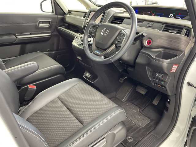 ホンダ フリード＋ ハイブリット G ホンダセンシング 岐阜県 2020(令2)年 7万km プラチナホワイトパール 純正SDナビ（VXM-204VFi)/フルセグ/DVD/BT/USB/バックカメラ/ホンダセンシング/・アダプティブクルーズコントロール/・誤発進抑制機能:/・車線維持支援システム/・後方誤発進抑制機能/・衝突被害軽減ブレーキ/パーキングセンサー/純正ドライブレコーダー/純正ビルトインETC/ハーフレザーシート/前席シートヒーター/両側パワースライドドア/純正フロアマット/サンシェード/純正15インチAW/寒冷地仕様/プッシュスタート/LEDオートライト