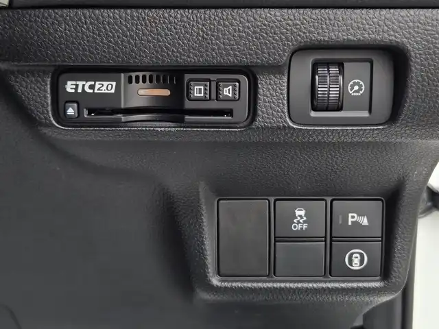 ホンダ シビック EX 鹿児島県 2022(令4)年 3.8万km プラチナホワイトパール ＢＯＳＥプレミアムサウンドシステム　/アダプティブクルーズコントロール　/ＥＴＣ２．０　/ｉＱ充電　/ホンダセンシング　/Ｄ＋Ｎ席パワーシート　/Ｄ＋Ｎ席シートヒーター　/前後ドライブレコーダー　/純正ＨＤＤナビ/Bluetoothオーディオ/フロントワイドビューカメラ/トラフィックジャムアシスト/アダプティブドライビングビーム/レーンキープアシスト/横滑り防止装置/前後コーナーセンサー/エアバッグ(W＋サイド)/カーテンエアバッグ