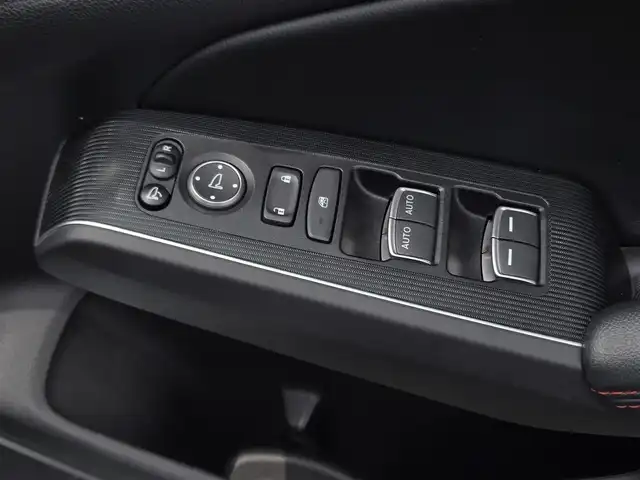 ホンダ シビック EX 鹿児島県 2022(令4)年 3.8万km プラチナホワイトパール ＢＯＳＥプレミアムサウンドシステム　/アダプティブクルーズコントロール　/ＥＴＣ２．０　/ｉＱ充電　/ホンダセンシング　/Ｄ＋Ｎ席パワーシート　/Ｄ＋Ｎ席シートヒーター　/前後ドライブレコーダー　/純正ＨＤＤナビ/Bluetoothオーディオ/フロントワイドビューカメラ/トラフィックジャムアシスト/アダプティブドライビングビーム/レーンキープアシスト/横滑り防止装置/前後コーナーセンサー/エアバッグ(W＋サイド)/カーテンエアバッグ