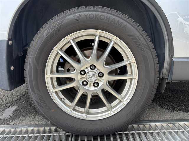 スバル フォレスター 2．0i－L アイサイト 道央・札幌 2014(平26)年 10.5万km アイスシルバーメタリック (株)IDOMが運営する【じしゃロン札幌店】の自社ローン専用車両になりますこちらは現金またはオートローンご利用価格です。自社ローンご希望の方は別途その旨お申し付けください。/ナビ/６スピーカー/バックカメラ/６CVT/革巻きシフトノブ/ピアノブラック調シフトパネル/アイドリングストップ/X-MODE/アイサイトver2（運転支援システム）/HIDヘッドランプ/ポップアップ式ヘッドランプウォッシャー/上部シルバーメッキ加飾付２段メッシュフロントグリル/開口部縦桟フロントバンパー/フロントフォグランプ/サイドシル/リアスポイラー/下部無塗装リアバンパー/リアフォグランプ/マフラーカッター/プライバシーガラス/クリアビューバック（デアイサー/ヒーテッドドアミラー）/ホワイト照明グレー文字盤自発光式アナログメーター/マルチインフォメーションディスプレイ/革巻きステアリングホイール/パドルシフト/２モード SI-DRIVE/SRSエアバック/シートヒーター /左右独立温度調整オートエアコン/シルバーステッチ入ファブリックシート/ワンタッチフォールディング機能付リクライニング式シート/リモコンキー/イモビライザー