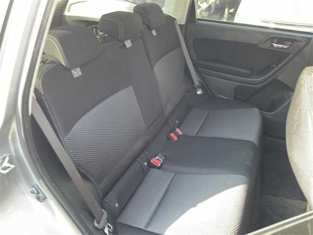 スバル フォレスター 2．0i－L アイサイト 道央・札幌 2014(平26)年 10.5万km アイスシルバーメタリック (株)IDOMが運営する【じしゃロン札幌店】の自社ローン専用車両になりますこちらは現金またはオートローンご利用価格です。自社ローンご希望の方は別途その旨お申し付けください。/ナビ/６スピーカー/バックカメラ/６CVT/革巻きシフトノブ/ピアノブラック調シフトパネル/アイドリングストップ/X-MODE/アイサイトver2（運転支援システム）/HIDヘッドランプ/ポップアップ式ヘッドランプウォッシャー/上部シルバーメッキ加飾付２段メッシュフロントグリル/開口部縦桟フロントバンパー/フロントフォグランプ/サイドシル/リアスポイラー/下部無塗装リアバンパー/リアフォグランプ/マフラーカッター/プライバシーガラス/クリアビューバック（デアイサー/ヒーテッドドアミラー）/ホワイト照明グレー文字盤自発光式アナログメーター/マルチインフォメーションディスプレイ/革巻きステアリングホイール/パドルシフト/２モード SI-DRIVE/SRSエアバック/シートヒーター /左右独立温度調整オートエアコン/シルバーステッチ入ファブリックシート/ワンタッチフォールディング機能付リクライニング式シート/リモコンキー/イモビライザー