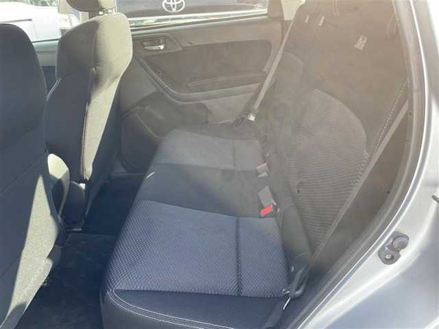 スバル フォレスター 2．0i－L アイサイト 道央・札幌 2014(平26)年 10.5万km アイスシルバーメタリック (株)IDOMが運営する【じしゃロン札幌店】の自社ローン専用車両になりますこちらは現金またはオートローンご利用価格です。自社ローンご希望の方は別途その旨お申し付けください。/ナビ/６スピーカー/バックカメラ/６CVT/革巻きシフトノブ/ピアノブラック調シフトパネル/アイドリングストップ/X-MODE/アイサイトver2（運転支援システム）/HIDヘッドランプ/ポップアップ式ヘッドランプウォッシャー/上部シルバーメッキ加飾付２段メッシュフロントグリル/開口部縦桟フロントバンパー/フロントフォグランプ/サイドシル/リアスポイラー/下部無塗装リアバンパー/リアフォグランプ/マフラーカッター/プライバシーガラス/クリアビューバック（デアイサー/ヒーテッドドアミラー）/ホワイト照明グレー文字盤自発光式アナログメーター/マルチインフォメーションディスプレイ/革巻きステアリングホイール/パドルシフト/２モード SI-DRIVE/SRSエアバック/シートヒーター /左右独立温度調整オートエアコン/シルバーステッチ入ファブリックシート/ワンタッチフォールディング機能付リクライニング式シート/リモコンキー/イモビライザー