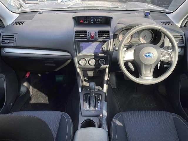 スバル フォレスター 2．0i－L アイサイト 道央・札幌 2014(平26)年 10.5万km アイスシルバーメタリック (株)IDOMが運営する【じしゃロン札幌店】の自社ローン専用車両になりますこちらは現金またはオートローンご利用価格です。自社ローンご希望の方は別途その旨お申し付けください。/ナビ/６スピーカー/バックカメラ/６CVT/革巻きシフトノブ/ピアノブラック調シフトパネル/アイドリングストップ/X-MODE/アイサイトver2（運転支援システム）/HIDヘッドランプ/ポップアップ式ヘッドランプウォッシャー/上部シルバーメッキ加飾付２段メッシュフロントグリル/開口部縦桟フロントバンパー/フロントフォグランプ/サイドシル/リアスポイラー/下部無塗装リアバンパー/リアフォグランプ/マフラーカッター/プライバシーガラス/クリアビューバック（デアイサー/ヒーテッドドアミラー）/ホワイト照明グレー文字盤自発光式アナログメーター/マルチインフォメーションディスプレイ/革巻きステアリングホイール/パドルシフト/２モード SI-DRIVE/SRSエアバック/シートヒーター /左右独立温度調整オートエアコン/シルバーステッチ入ファブリックシート/ワンタッチフォールディング機能付リクライニング式シート/リモコンキー/イモビライザー