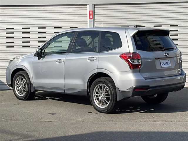 スバル フォレスター 2．0i－L アイサイト 道央・札幌 2014(平26)年 10.5万km アイスシルバーメタリック (株)IDOMが運営する【じしゃロン札幌店】の自社ローン専用車両になりますこちらは現金またはオートローンご利用価格です。自社ローンご希望の方は別途その旨お申し付けください。/ナビ/６スピーカー/バックカメラ/６CVT/革巻きシフトノブ/ピアノブラック調シフトパネル/アイドリングストップ/X-MODE/アイサイトver2（運転支援システム）/HIDヘッドランプ/ポップアップ式ヘッドランプウォッシャー/上部シルバーメッキ加飾付２段メッシュフロントグリル/開口部縦桟フロントバンパー/フロントフォグランプ/サイドシル/リアスポイラー/下部無塗装リアバンパー/リアフォグランプ/マフラーカッター/プライバシーガラス/クリアビューバック（デアイサー/ヒーテッドドアミラー）/ホワイト照明グレー文字盤自発光式アナログメーター/マルチインフォメーションディスプレイ/革巻きステアリングホイール/パドルシフト/２モード SI-DRIVE/SRSエアバック/シートヒーター /左右独立温度調整オートエアコン/シルバーステッチ入ファブリックシート/ワンタッチフォールディング機能付リクライニング式シート/リモコンキー/イモビライザー