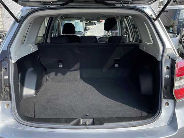 スバル フォレスター 2．0i－L アイサイト 道央・札幌 2014(平26)年 10.5万km アイスシルバーメタリック (株)IDOMが運営する【じしゃロン札幌店】の自社ローン専用車両になりますこちらは現金またはオートローンご利用価格です。自社ローンご希望の方は別途その旨お申し付けください。/ナビ/６スピーカー/バックカメラ/６CVT/革巻きシフトノブ/ピアノブラック調シフトパネル/アイドリングストップ/X-MODE/アイサイトver2（運転支援システム）/HIDヘッドランプ/ポップアップ式ヘッドランプウォッシャー/上部シルバーメッキ加飾付２段メッシュフロントグリル/開口部縦桟フロントバンパー/フロントフォグランプ/サイドシル/リアスポイラー/下部無塗装リアバンパー/リアフォグランプ/マフラーカッター/プライバシーガラス/クリアビューバック（デアイサー/ヒーテッドドアミラー）/ホワイト照明グレー文字盤自発光式アナログメーター/マルチインフォメーションディスプレイ/革巻きステアリングホイール/パドルシフト/２モード SI-DRIVE/SRSエアバック/シートヒーター /左右独立温度調整オートエアコン/シルバーステッチ入ファブリックシート/ワンタッチフォールディング機能付リクライニング式シート/リモコンキー/イモビライザー