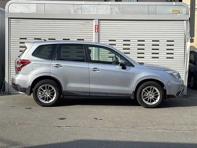 スバル フォレスター 2．0i－L アイサイト 道央・札幌 2014(平26)年 10.5万km アイスシルバーメタリック (株)IDOMが運営する【じしゃロン札幌店】の自社ローン専用車両になりますこちらは現金またはオートローンご利用価格です。自社ローンご希望の方は別途その旨お申し付けください。/ナビ/６スピーカー/バックカメラ/６CVT/革巻きシフトノブ/ピアノブラック調シフトパネル/アイドリングストップ/X-MODE/アイサイトver2（運転支援システム）/HIDヘッドランプ/ポップアップ式ヘッドランプウォッシャー/上部シルバーメッキ加飾付２段メッシュフロントグリル/開口部縦桟フロントバンパー/フロントフォグランプ/サイドシル/リアスポイラー/下部無塗装リアバンパー/リアフォグランプ/マフラーカッター/プライバシーガラス/クリアビューバック（デアイサー/ヒーテッドドアミラー）/ホワイト照明グレー文字盤自発光式アナログメーター/マルチインフォメーションディスプレイ/革巻きステアリングホイール/パドルシフト/２モード SI-DRIVE/SRSエアバック/シートヒーター /左右独立温度調整オートエアコン/シルバーステッチ入ファブリックシート/ワンタッチフォールディング機能付リクライニング式シート/リモコンキー/イモビライザー