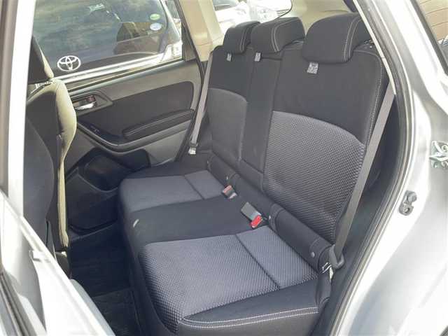 スバル フォレスター 2．0i－L アイサイト 道央・札幌 2014(平26)年 10.5万km アイスシルバーメタリック (株)IDOMが運営する【じしゃロン札幌店】の自社ローン専用車両になりますこちらは現金またはオートローンご利用価格です。自社ローンご希望の方は別途その旨お申し付けください。/ナビ/６スピーカー/バックカメラ/６CVT/革巻きシフトノブ/ピアノブラック調シフトパネル/アイドリングストップ/X-MODE/アイサイトver2（運転支援システム）/HIDヘッドランプ/ポップアップ式ヘッドランプウォッシャー/上部シルバーメッキ加飾付２段メッシュフロントグリル/開口部縦桟フロントバンパー/フロントフォグランプ/サイドシル/リアスポイラー/下部無塗装リアバンパー/リアフォグランプ/マフラーカッター/プライバシーガラス/クリアビューバック（デアイサー/ヒーテッドドアミラー）/ホワイト照明グレー文字盤自発光式アナログメーター/マルチインフォメーションディスプレイ/革巻きステアリングホイール/パドルシフト/２モード SI-DRIVE/SRSエアバック/シートヒーター /左右独立温度調整オートエアコン/シルバーステッチ入ファブリックシート/ワンタッチフォールディング機能付リクライニング式シート/リモコンキー/イモビライザー