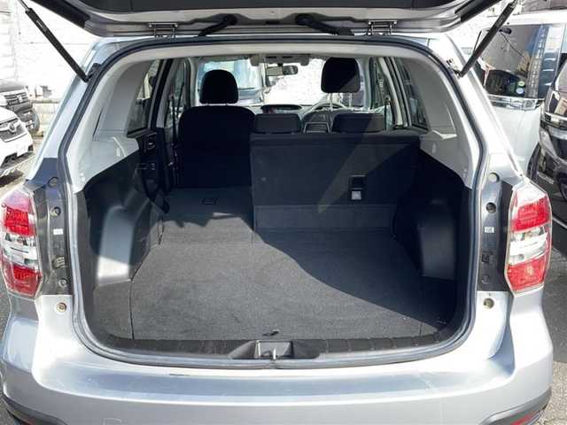 スバル フォレスター 2．0i－L アイサイト 道央・札幌 2014(平26)年 10.5万km アイスシルバーメタリック (株)IDOMが運営する【じしゃロン札幌店】の自社ローン専用車両になりますこちらは現金またはオートローンご利用価格です。自社ローンご希望の方は別途その旨お申し付けください。/ナビ/６スピーカー/バックカメラ/６CVT/革巻きシフトノブ/ピアノブラック調シフトパネル/アイドリングストップ/X-MODE/アイサイトver2（運転支援システム）/HIDヘッドランプ/ポップアップ式ヘッドランプウォッシャー/上部シルバーメッキ加飾付２段メッシュフロントグリル/開口部縦桟フロントバンパー/フロントフォグランプ/サイドシル/リアスポイラー/下部無塗装リアバンパー/リアフォグランプ/マフラーカッター/プライバシーガラス/クリアビューバック（デアイサー/ヒーテッドドアミラー）/ホワイト照明グレー文字盤自発光式アナログメーター/マルチインフォメーションディスプレイ/革巻きステアリングホイール/パドルシフト/２モード SI-DRIVE/SRSエアバック/シートヒーター /左右独立温度調整オートエアコン/シルバーステッチ入ファブリックシート/ワンタッチフォールディング機能付リクライニング式シート/リモコンキー/イモビライザー