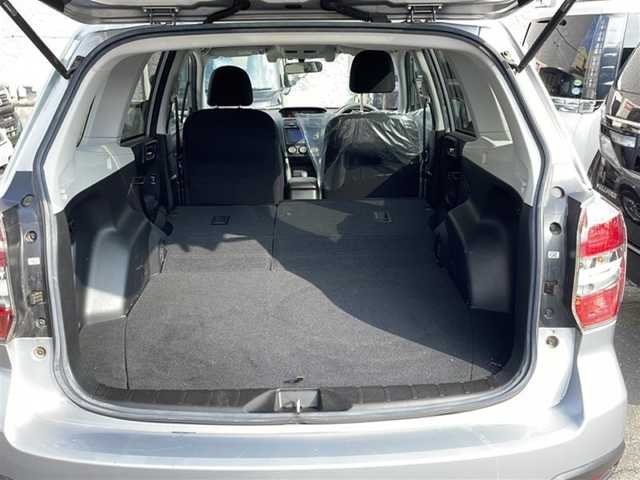 スバル フォレスター 2．0i－L アイサイト 道央・札幌 2014(平26)年 10.5万km アイスシルバーメタリック (株)IDOMが運営する【じしゃロン札幌店】の自社ローン専用車両になりますこちらは現金またはオートローンご利用価格です。自社ローンご希望の方は別途その旨お申し付けください。/ナビ/６スピーカー/バックカメラ/６CVT/革巻きシフトノブ/ピアノブラック調シフトパネル/アイドリングストップ/X-MODE/アイサイトver2（運転支援システム）/HIDヘッドランプ/ポップアップ式ヘッドランプウォッシャー/上部シルバーメッキ加飾付２段メッシュフロントグリル/開口部縦桟フロントバンパー/フロントフォグランプ/サイドシル/リアスポイラー/下部無塗装リアバンパー/リアフォグランプ/マフラーカッター/プライバシーガラス/クリアビューバック（デアイサー/ヒーテッドドアミラー）/ホワイト照明グレー文字盤自発光式アナログメーター/マルチインフォメーションディスプレイ/革巻きステアリングホイール/パドルシフト/２モード SI-DRIVE/SRSエアバック/シートヒーター /左右独立温度調整オートエアコン/シルバーステッチ入ファブリックシート/ワンタッチフォールディング機能付リクライニング式シート/リモコンキー/イモビライザー