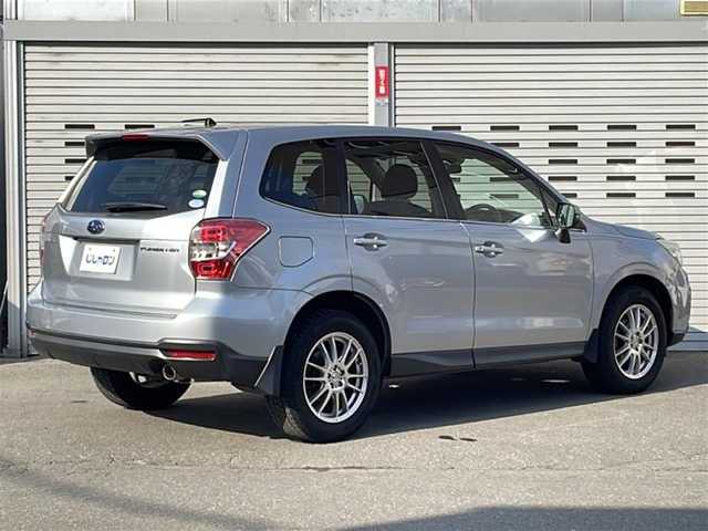 スバル フォレスター 2．0i－L アイサイト 道央・札幌 2014(平26)年 10.5万km アイスシルバーメタリック (株)IDOMが運営する【じしゃロン札幌店】の自社ローン専用車両になりますこちらは現金またはオートローンご利用価格です。自社ローンご希望の方は別途その旨お申し付けください。/ナビ/６スピーカー/バックカメラ/６CVT/革巻きシフトノブ/ピアノブラック調シフトパネル/アイドリングストップ/X-MODE/アイサイトver2（運転支援システム）/HIDヘッドランプ/ポップアップ式ヘッドランプウォッシャー/上部シルバーメッキ加飾付２段メッシュフロントグリル/開口部縦桟フロントバンパー/フロントフォグランプ/サイドシル/リアスポイラー/下部無塗装リアバンパー/リアフォグランプ/マフラーカッター/プライバシーガラス/クリアビューバック（デアイサー/ヒーテッドドアミラー）/ホワイト照明グレー文字盤自発光式アナログメーター/マルチインフォメーションディスプレイ/革巻きステアリングホイール/パドルシフト/２モード SI-DRIVE/SRSエアバック/シートヒーター /左右独立温度調整オートエアコン/シルバーステッチ入ファブリックシート/ワンタッチフォールディング機能付リクライニング式シート/リモコンキー/イモビライザー