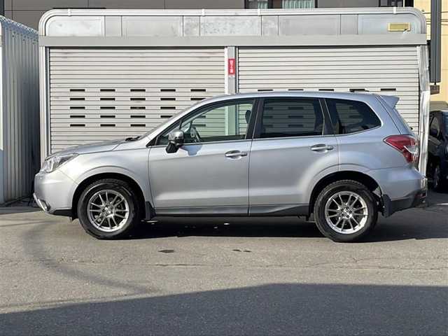 スバル フォレスター 2．0i－L アイサイト 道央・札幌 2014(平26)年 10.5万km アイスシルバーメタリック (株)IDOMが運営する【じしゃロン札幌店】の自社ローン専用車両になりますこちらは現金またはオートローンご利用価格です。自社ローンご希望の方は別途その旨お申し付けください。/ナビ/６スピーカー/バックカメラ/６CVT/革巻きシフトノブ/ピアノブラック調シフトパネル/アイドリングストップ/X-MODE/アイサイトver2（運転支援システム）/HIDヘッドランプ/ポップアップ式ヘッドランプウォッシャー/上部シルバーメッキ加飾付２段メッシュフロントグリル/開口部縦桟フロントバンパー/フロントフォグランプ/サイドシル/リアスポイラー/下部無塗装リアバンパー/リアフォグランプ/マフラーカッター/プライバシーガラス/クリアビューバック（デアイサー/ヒーテッドドアミラー）/ホワイト照明グレー文字盤自発光式アナログメーター/マルチインフォメーションディスプレイ/革巻きステアリングホイール/パドルシフト/２モード SI-DRIVE/SRSエアバック/シートヒーター /左右独立温度調整オートエアコン/シルバーステッチ入ファブリックシート/ワンタッチフォールディング機能付リクライニング式シート/リモコンキー/イモビライザー