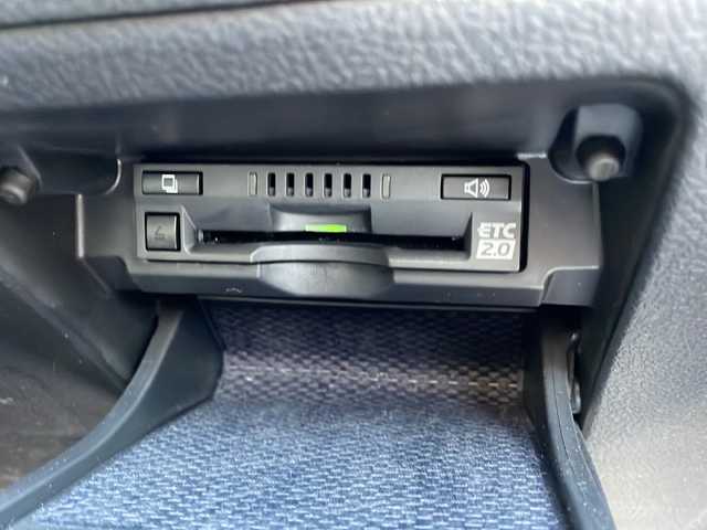 トヨタ マークＸ 350RDS 新潟県 2017(平29)年 5.7万km シルバーマイカM 社外ナビ/・Bluetooth/CD/DVD/TV/バックカメラ/社外ETC/クルーズコントロール追走あり/純正フロアマット/ハーフレザー/前席パワーシート/前席シートヒーター/社外１９インチＡＷ/LEDオートライト/ドアバイザー/保証書/取り扱い説明書