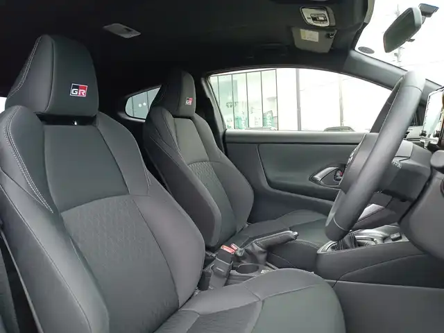 トヨタ ＧＲヤリス RZ ファーストエディション 福井県 2021(令3)年 0.8万km プレシャスブラックパール ワンオーナー車/純正18インチAW/４WD/LEDヘッドライト/Fフォグ/SOSボタン/ビルトインETC/純正メモリナビ/フルセグテレビ/盗難防止装置/横滑り防止装置/アイドリングストップ/ダブル＋サイドエアバッグ/カーテンエアバッグ/純正フロアマット/スマートキー