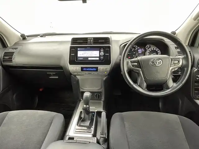 トヨタ ランドクルーザー プラド TX 熊本県 2018(平30)年 6.7万km ホワイトパールクリスタルシャイン ４WD/社外ナビAVIC-RW501（ＣＤ・ＤＶＤ・フルセグ・ＢＴ）/バックカメラ　/社外前方ドライブレコーダー　/ビルトインＥＴＣ　/前後クリアランスソナー　/トヨタセーフティーセンス/・プリクラッシュセーフティ/・レーンディパーチャーアラート/・オートマチックハイビーム/・アダブティブクルーズコントロール/横滑り防止/ダウンヒルアシスト/ルーフレール/革巻きステアリング/純正フロアマット/純正17インチAW/オートライト/LEDヘッドライト/フォグランプ/スマートキー/プッシュスタート