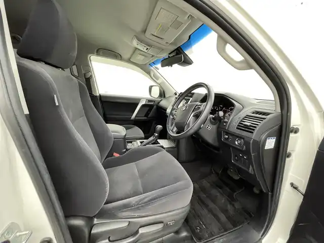 トヨタ ランドクルーザー プラド TX 熊本県 2018(平30)年 6.7万km ホワイトパールクリスタルシャイン ４WD/社外ナビAVIC-RW501（ＣＤ・ＤＶＤ・フルセグ・ＢＴ）/バックカメラ　/社外前方ドライブレコーダー　/ビルトインＥＴＣ　/前後クリアランスソナー　/トヨタセーフティーセンス/・プリクラッシュセーフティ/・レーンディパーチャーアラート/・オートマチックハイビーム/・アダブティブクルーズコントロール/横滑り防止/ダウンヒルアシスト/ルーフレール/革巻きステアリング/純正フロアマット/純正17インチAW/オートライト/LEDヘッドライト/フォグランプ/スマートキー/プッシュスタート