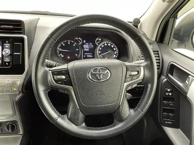 トヨタ ランドクルーザー プラド TX 熊本県 2018(平30)年 6.7万km ホワイトパールクリスタルシャイン ４WD/社外ナビAVIC-RW501（ＣＤ・ＤＶＤ・フルセグ・ＢＴ）/バックカメラ　/社外前方ドライブレコーダー　/ビルトインＥＴＣ　/前後クリアランスソナー　/トヨタセーフティーセンス/・プリクラッシュセーフティ/・レーンディパーチャーアラート/・オートマチックハイビーム/・アダブティブクルーズコントロール/横滑り防止/ダウンヒルアシスト/ルーフレール/革巻きステアリング/純正フロアマット/純正17インチAW/オートライト/LEDヘッドライト/フォグランプ/スマートキー/プッシュスタート